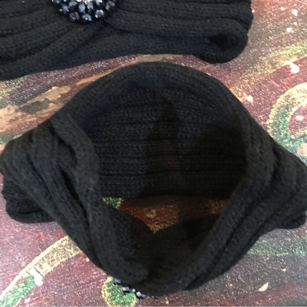 ▪️Jeweled Adorned Head Wrap - Picture 6 of 6